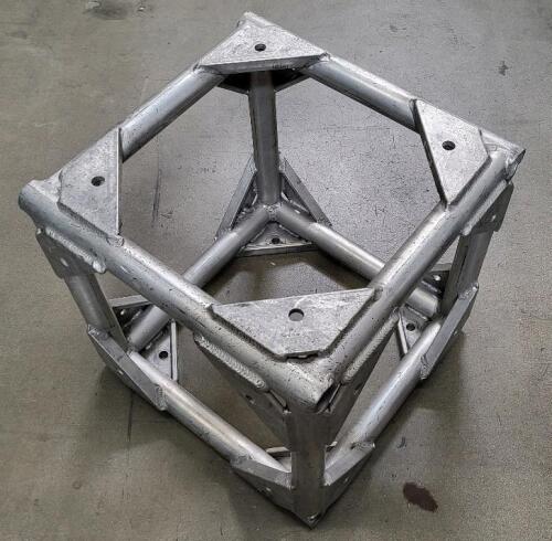 Qty: 4 - TRUSS CORNER 20IN X 20IN BOLT NAT 6-WAY