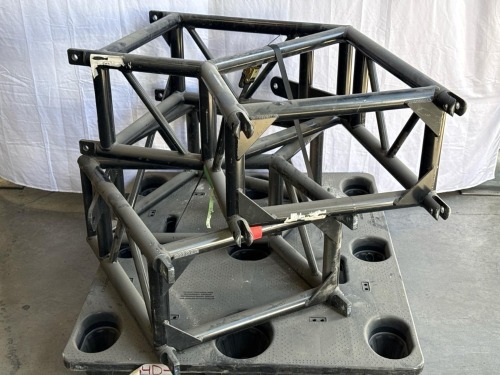 Qty: x2 - TRUSS CORNER 14IN X 24IN SPIG TYLER GT WEDGE 30DEG NAT