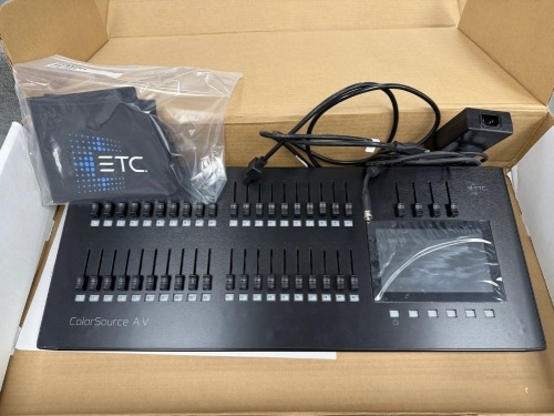 (1) - ETC (Electronic Theatre Controls) ColorSource 40 AV