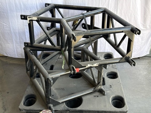 Qty: x2 - TRUSS CORNER 14IN X 24IN SPIG TYLER GT WEDGE 30DEG NAT