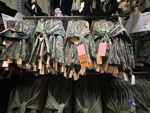 Collection of approx. (120) USMC BDU's, collar, buttons, various sizes