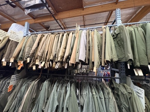 Collection of US Navy Winter jackets, US Army Mackinaw WWII, units used also Battle of Bulge